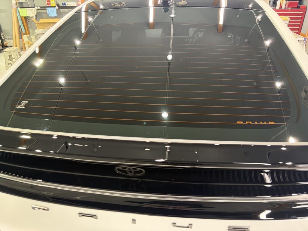 トヨタプリウス・鏡面磨き作業+セラミックコーティング+遮熱カーフィルム施工事例　富山市Ｍ様