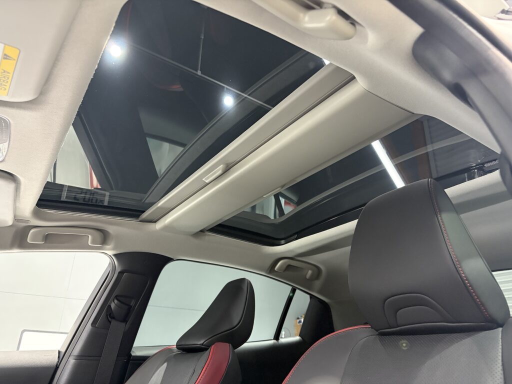 トヨタプリウス・鏡面磨き作業+セラミックコーティング+遮熱カーフィルム施工事例　富山市Ｍ様