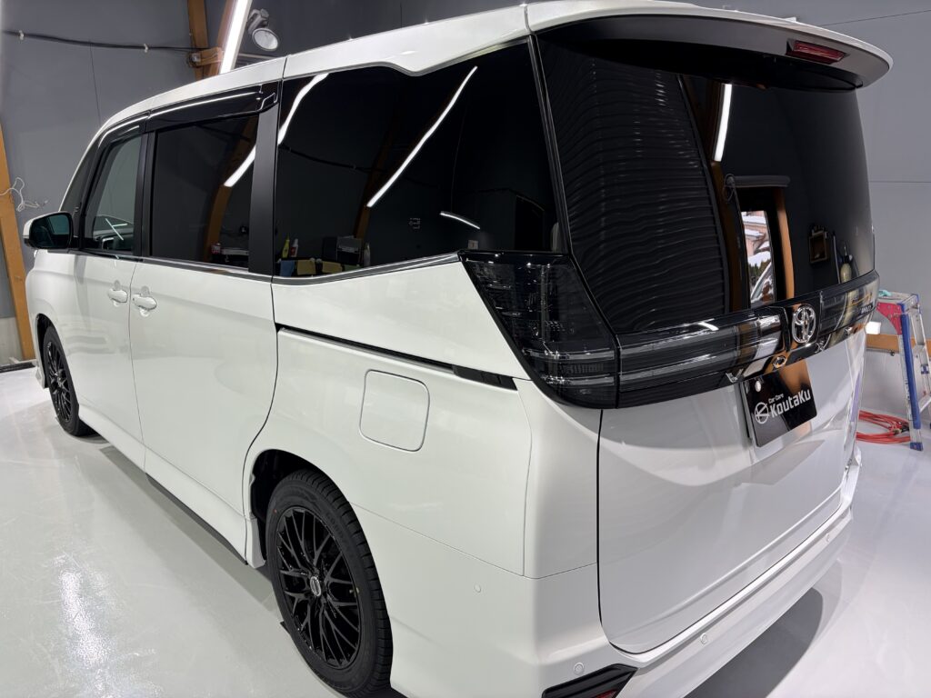 トヨタVOXY・遮熱断熱カーフィルム・鏡面磨き作業+セラミックコーティング施工事例　富山市Ｕ様