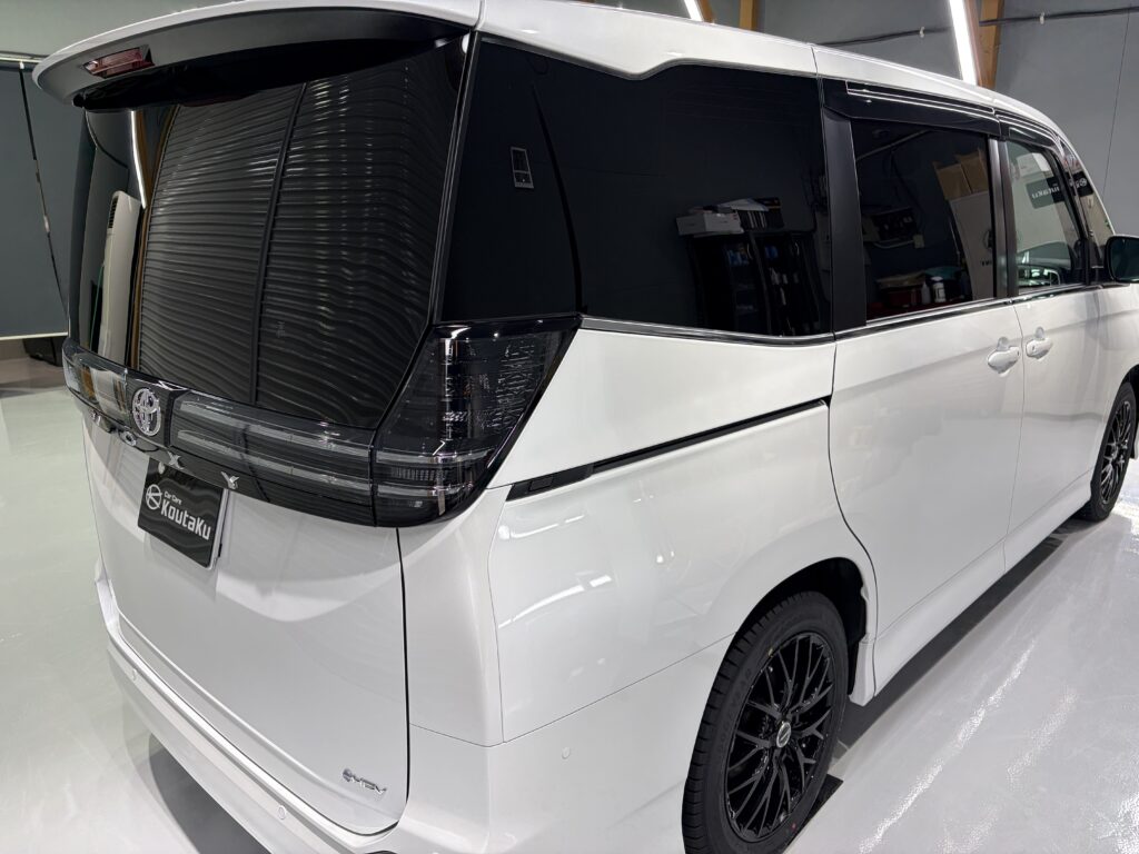 トヨタVOXY・遮熱断熱カーフィルム・鏡面磨き作業+セラミックコーティング施工事例　富山市Ｕ様