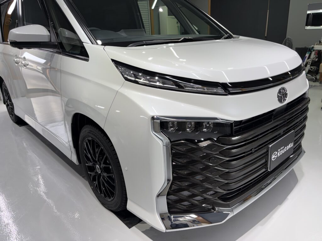 トヨタVOXY・遮熱断熱カーフィルム・鏡面磨き作業+セラミックコーティング施工事例　富山市Ｕ様