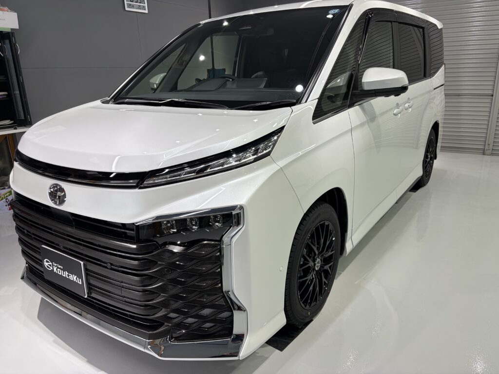トヨタVOXY・遮熱断熱カーフィルム・鏡面磨き作業+セラミックコーティング施工事例　富山市Ｕ様