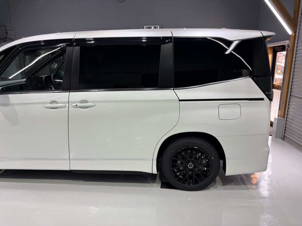 トヨタVOXY・遮熱断熱カーフィルム・鏡面磨き作業+セラミックコーティング施工事例　富山市Ｕ様