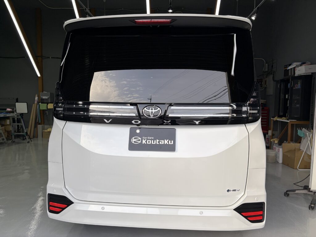 トヨタVOXY・遮熱断熱カーフィルム・鏡面磨き作業+セラミックコーティング施工事例　富山市Ｕ様