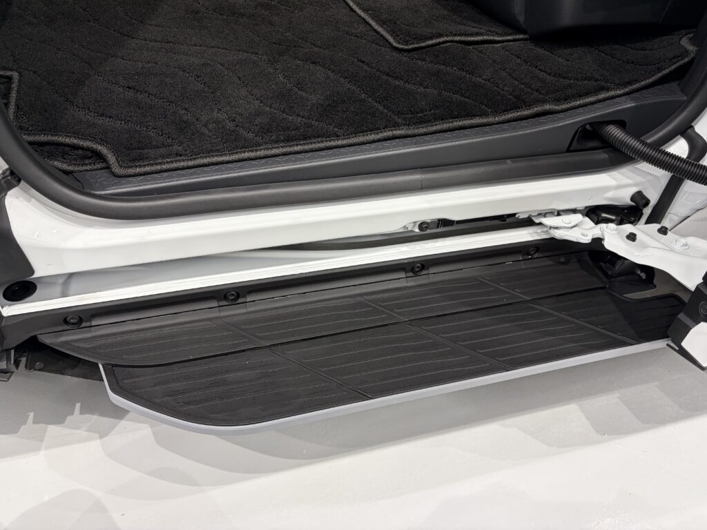 トヨタVOXY・遮熱断熱カーフィルム・鏡面磨き作業+セラミックコーティング施工事例　富山市Ｕ様