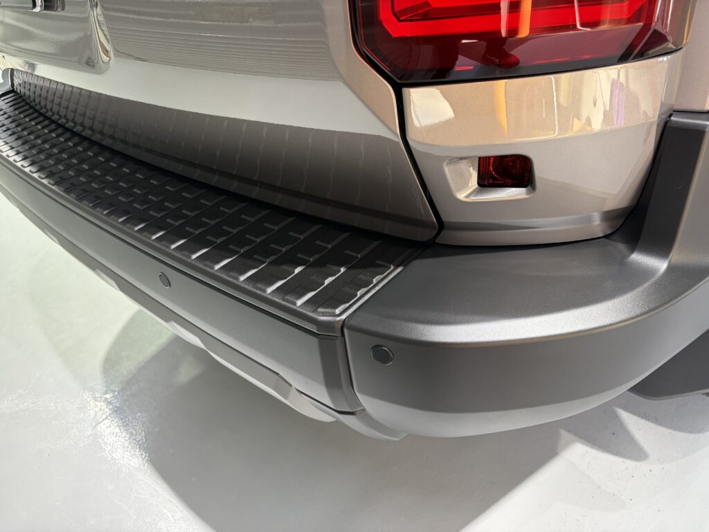 ランドクルーザー２５０・鏡面磨き作業+新開発のセラミックコーティング施工事例　黒部市Ｋ様