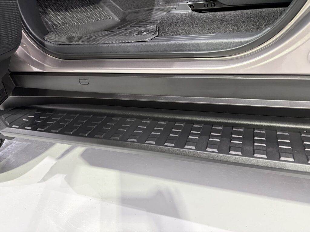 ランドクルーザー２５０・鏡面磨き作業+新開発のセラミックコーティング施工事例　黒部市Ｋ様