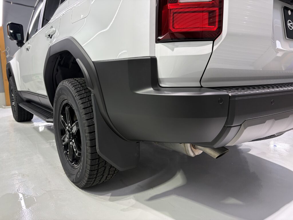 トヨタ・ランドクルーザー２５０・鏡面磨き作業+新開発セラミックコーティング施工事例　富山市Ｚ様