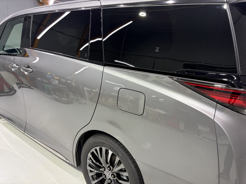 トヨタ・ヴェルファイア・遮熱断熱カーフィルム・鏡面磨き+新開発セラミックコーティング施工事例