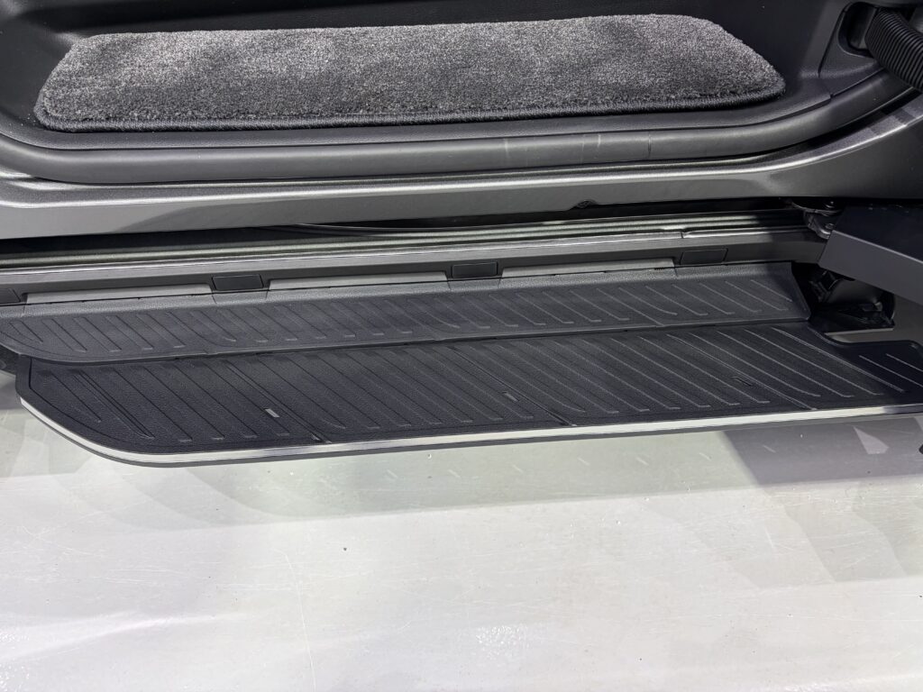 トヨタ・ヴェルファイア・遮熱断熱カーフィルム・鏡面磨き+新開発セラミックコーティング施工事例