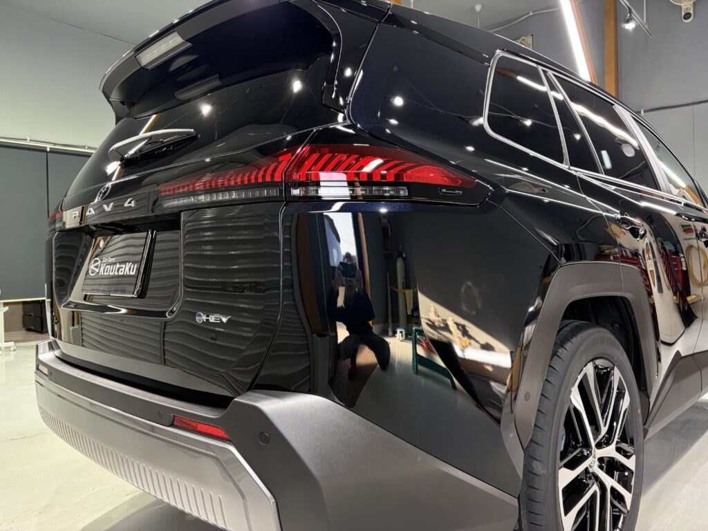 新型ＲＡＶ４・遮熱断熱カーフィルム・鏡面磨き作業+セラミックコーティング施工事例　富山市Ｊ様
