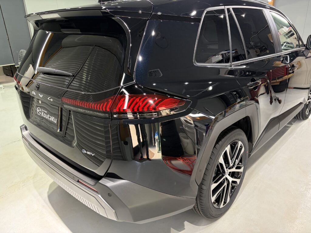 新型ＲＡＶ４・遮熱断熱カーフィルム・鏡面磨き作業+セラミックコーティング施工事例　富山市Ｊ様