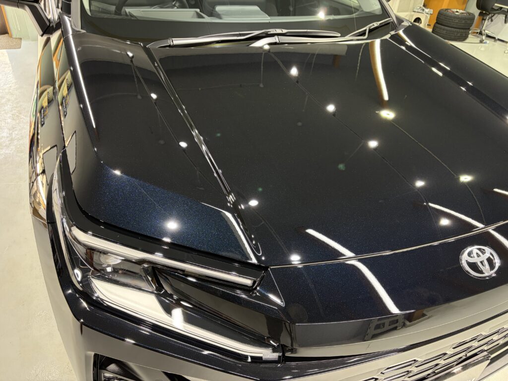 新型ＲＡＶ４・遮熱断熱カーフィルム・鏡面磨き作業+セラミックコーティング施工事例　富山市Ｊ様