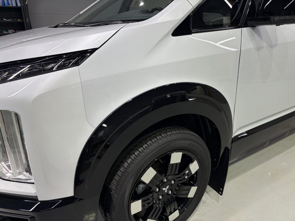 三菱デリカＤ５・鏡面磨き作業+新開発セラミックコーティング施工事例　富山市Ｕ様