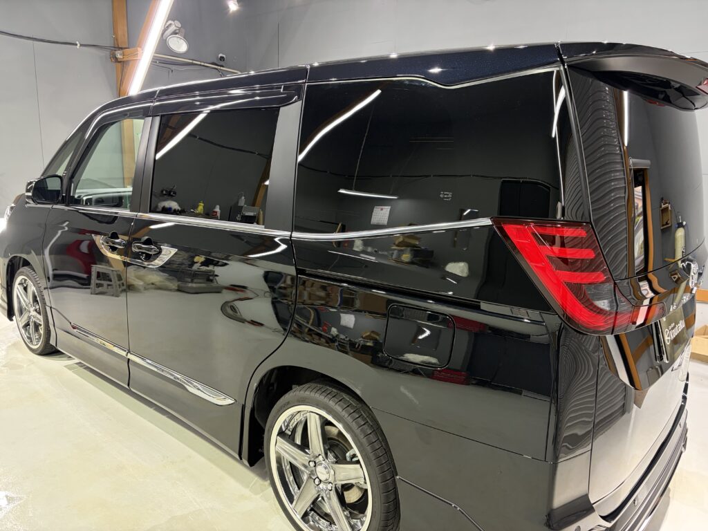 トヨタノア・遮熱断熱カーフィルム・鏡面磨き作業+セラミックコーティング施工事例　富山市Ｋ様