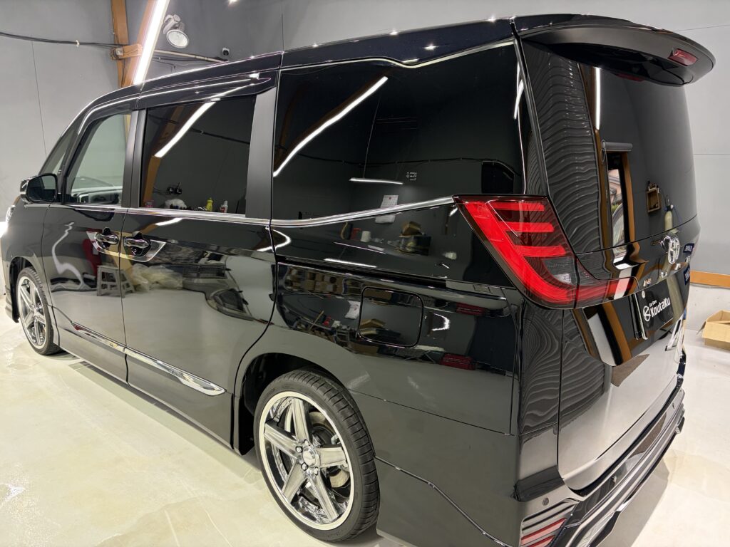 トヨタノア・遮熱断熱カーフィルム・鏡面磨き作業+セラミックコーティング施工事例　富山市Ｋ様