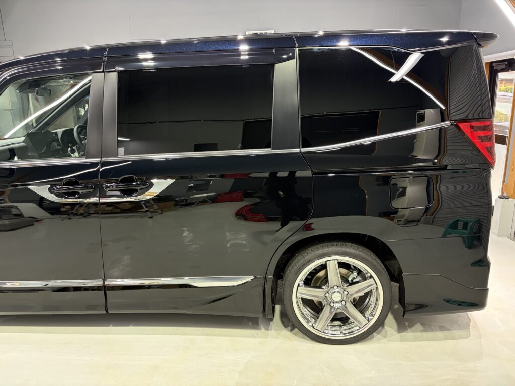 トヨタノア・遮熱断熱カーフィルム・鏡面磨き作業+セラミックコーティング施工事例　富山市Ｋ様