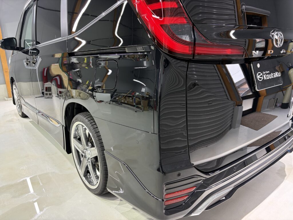 トヨタノア・遮熱断熱カーフィルム・鏡面磨き作業+セラミックコーティング施工事例　富山市Ｋ様