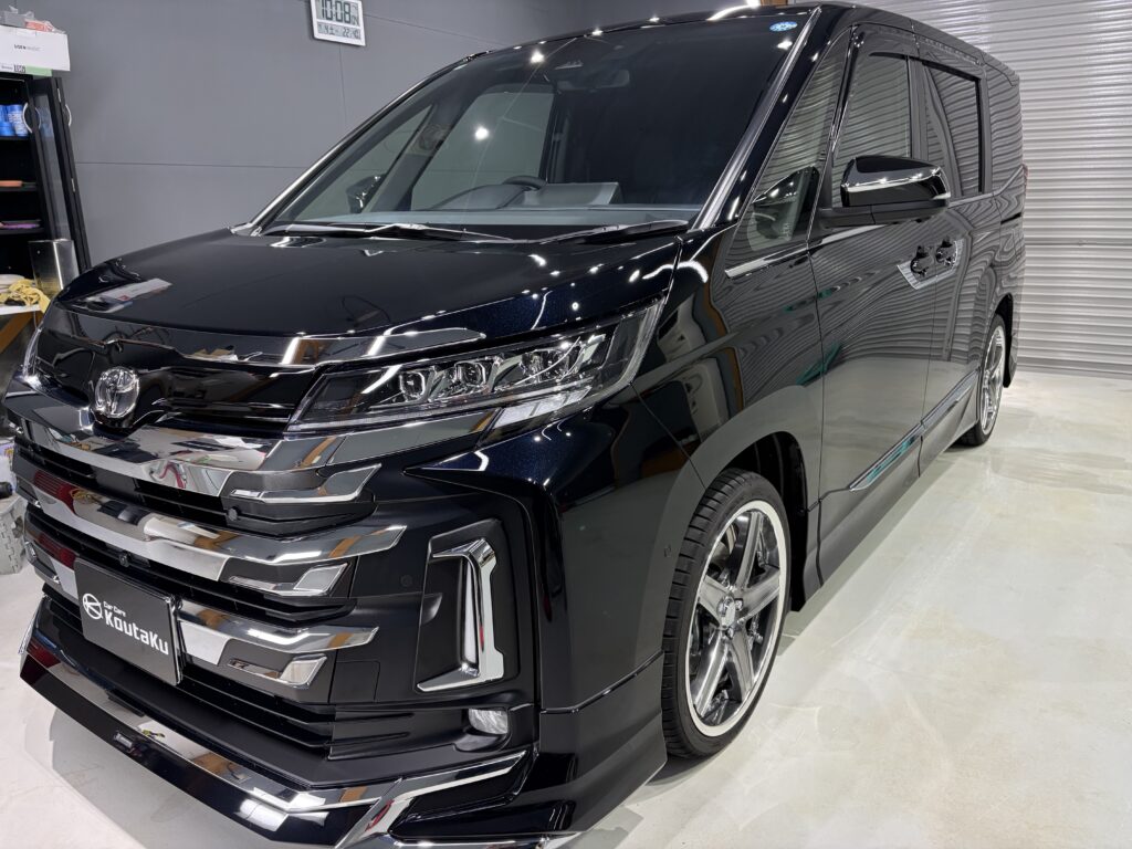 トヨタノア・遮熱断熱カーフィルム・鏡面磨き作業+セラミックコーティング施工事例　富山市Ｋ様