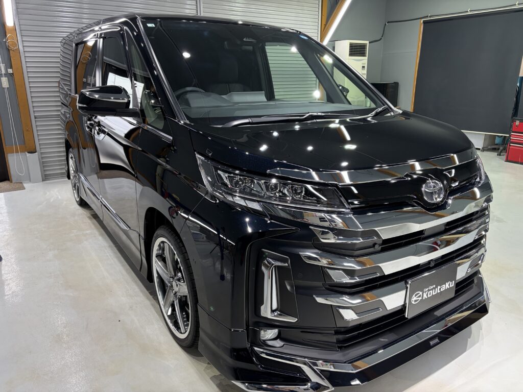 トヨタノア・遮熱断熱カーフィルム・鏡面磨き作業+セラミックコーティング施工事例　富山市Ｋ様