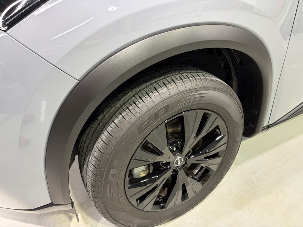 日産・エクストレイル・鏡面磨き作業+セラミックコーティング施工事例　富山市Ｍ様