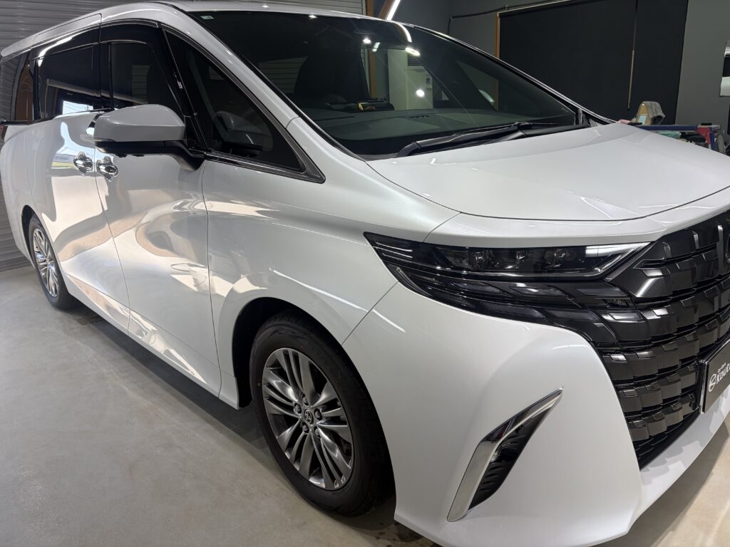 トヨタ・アルファード・鏡面磨き作業+新開発セラミックコーティング施工事例　富山県富山市Ｆ様