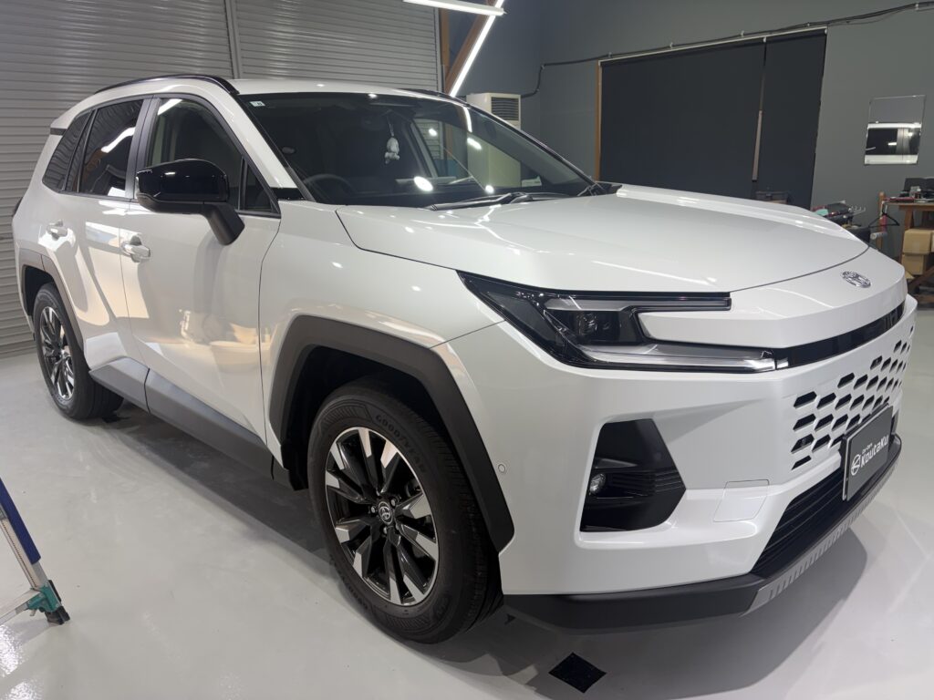 新型ＲＡＶ４・遮熱、断熱カーフィルム・鏡面磨き作業+新開発セラミックコーティング施工事例