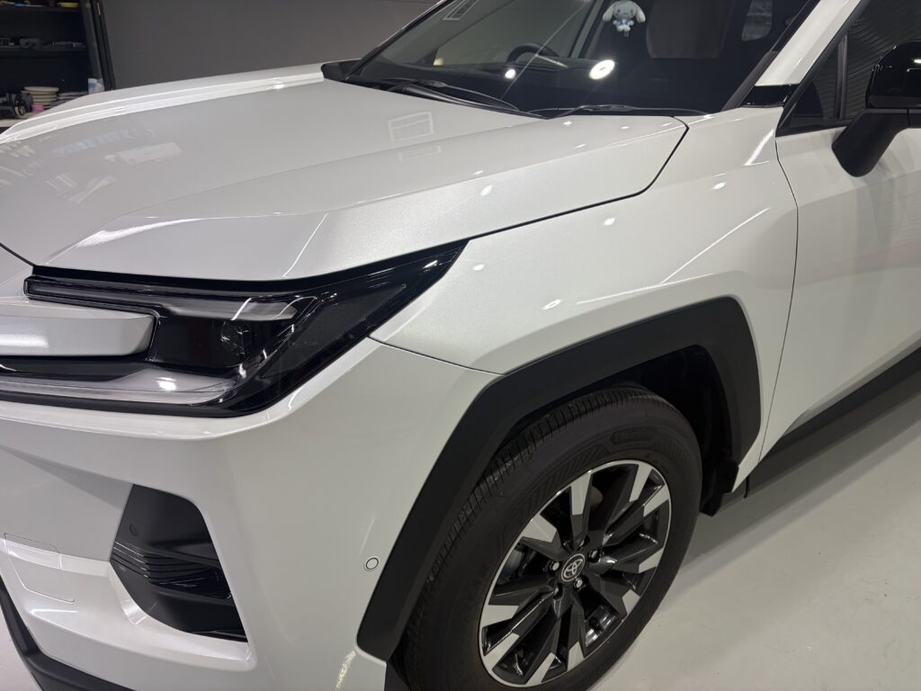 新型ＲＡＶ４・遮熱、断熱カーフィルム・鏡面磨き作業+新開発セラミックコーティング施工事例