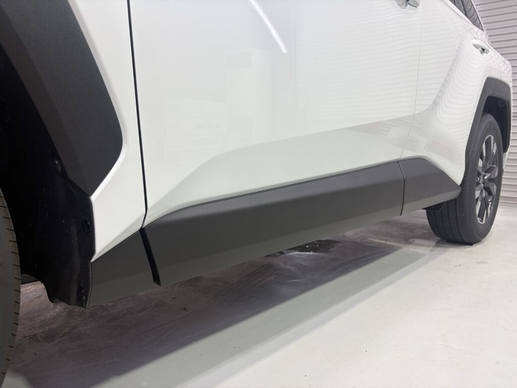 新型ＲＡＶ４・遮熱、断熱カーフィルム・鏡面磨き作業+新開発セラミックコーティング施工事例