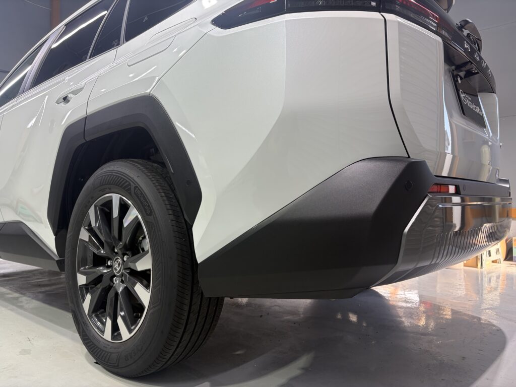 新型ＲＡＶ４・遮熱、断熱カーフィルム・鏡面磨き作業+新開発セラミックコーティング施工事例