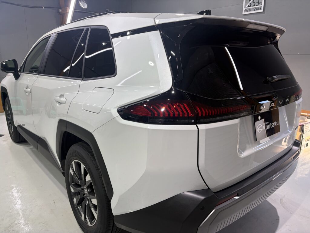 新型ＲＡＶ４・遮熱、断熱カーフィルム・鏡面磨き作業+新開発セラミックコーティング施工事例