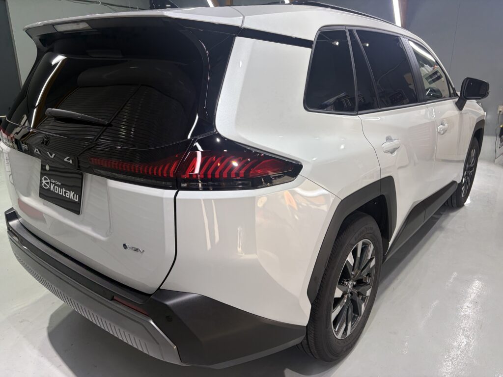新型ＲＡＶ４・遮熱、断熱カーフィルム・鏡面磨き作業+新開発セラミックコーティング施工事例