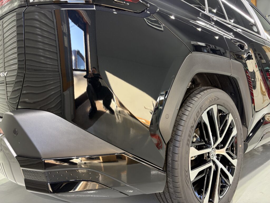 新型トヨタＲＡＶ４　鏡面磨き作業・新開発セラミックコーティング施工事例　富山市Ｔ様