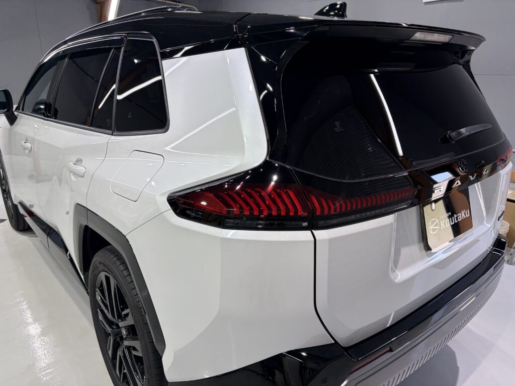 新型ＲＡＶ４・遮熱・断熱カーフィルム・鏡面磨き作業+セラミックコーティング施工事例　富山市Ｍ様