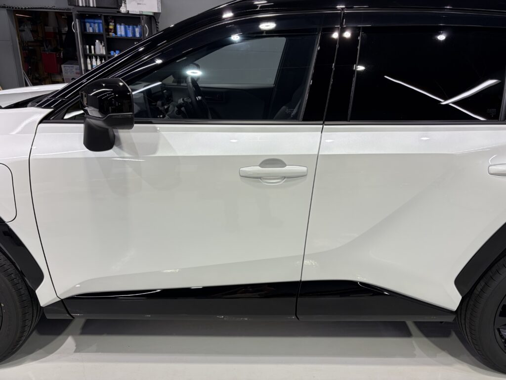 新型ＲＡＶ４・遮熱・断熱カーフィルム・鏡面磨き作業+セラミックコーティング施工事例　富山市Ｍ様