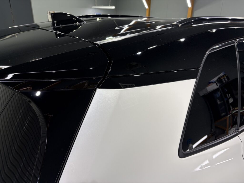 新型ＲＡＶ４・遮熱・断熱カーフィルム・鏡面磨き作業+セラミックコーティング施工事例　富山市Ｍ様