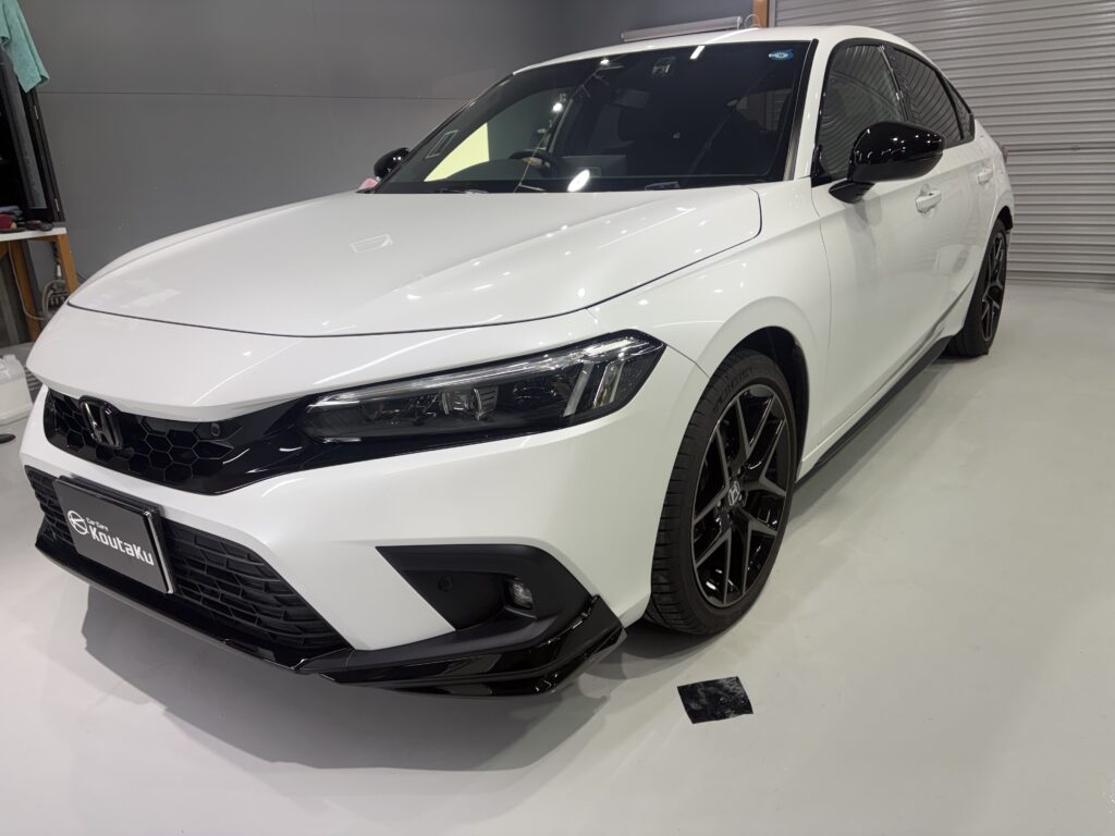 ホンダ・シビック　頑固なシミと洗車キズを除去する鏡面磨き作業+セラミックコーティング