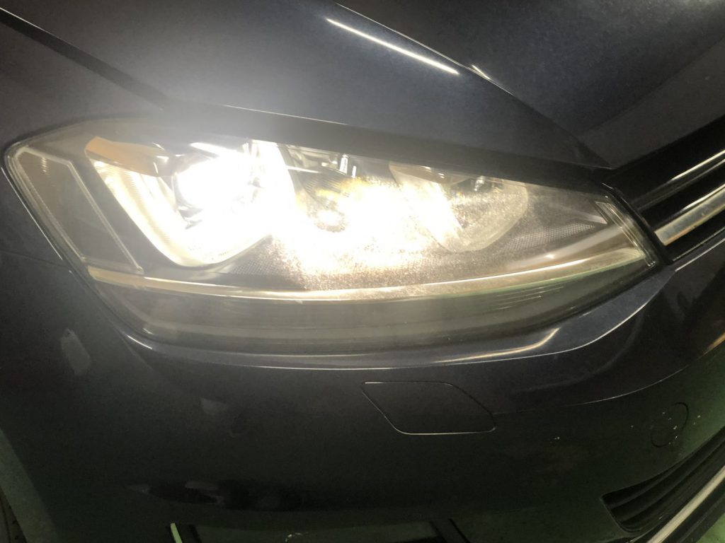 フォルクスワーゲン　ゴルフ7  ヘッドライトリペア