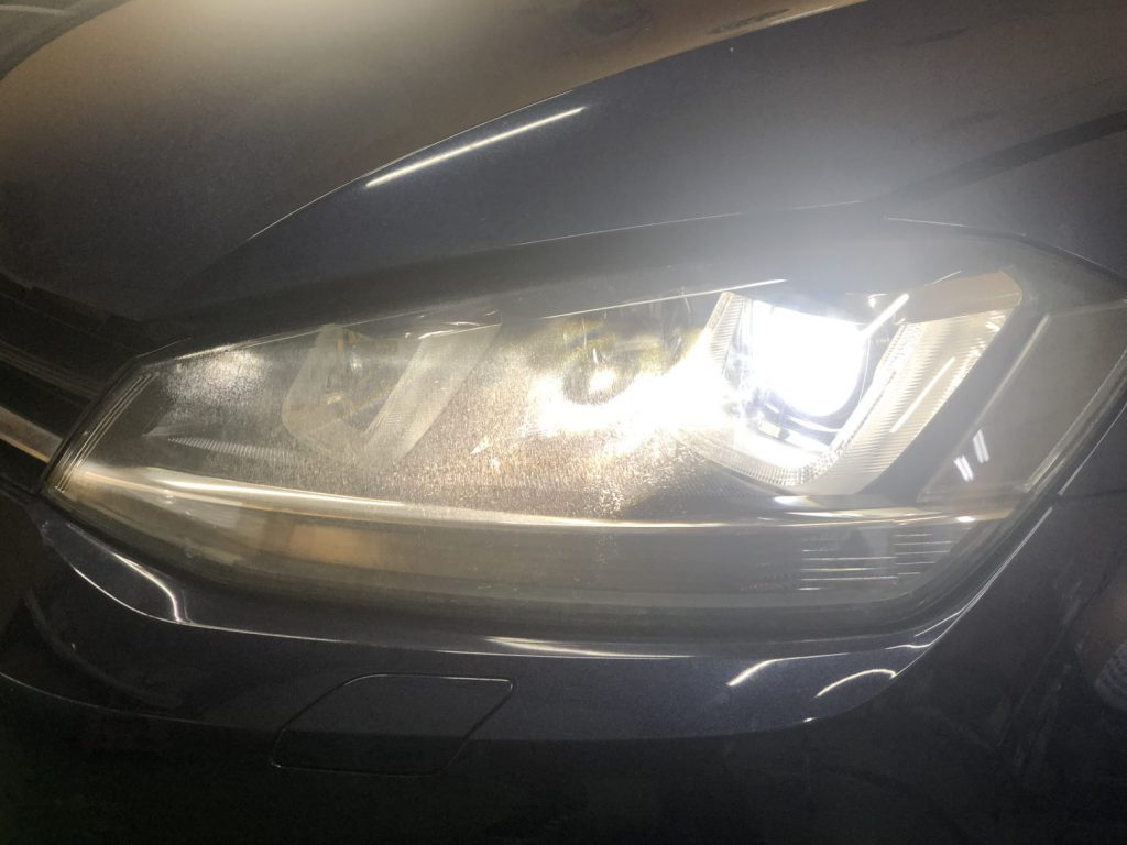 フォルクスワーゲン　ゴルフ7  ヘッドライトリペア