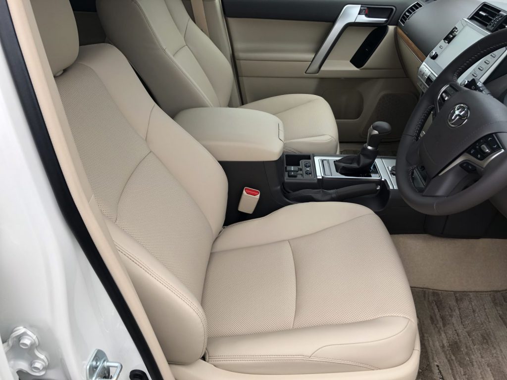 TOYOTAランドクルーザープラドガラスコーティング施工例