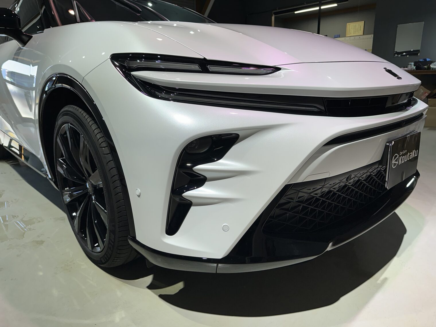 クラウンスポーツ鏡面磨き作業とセラミックコーティング施工事例　高岡市Ｋ様