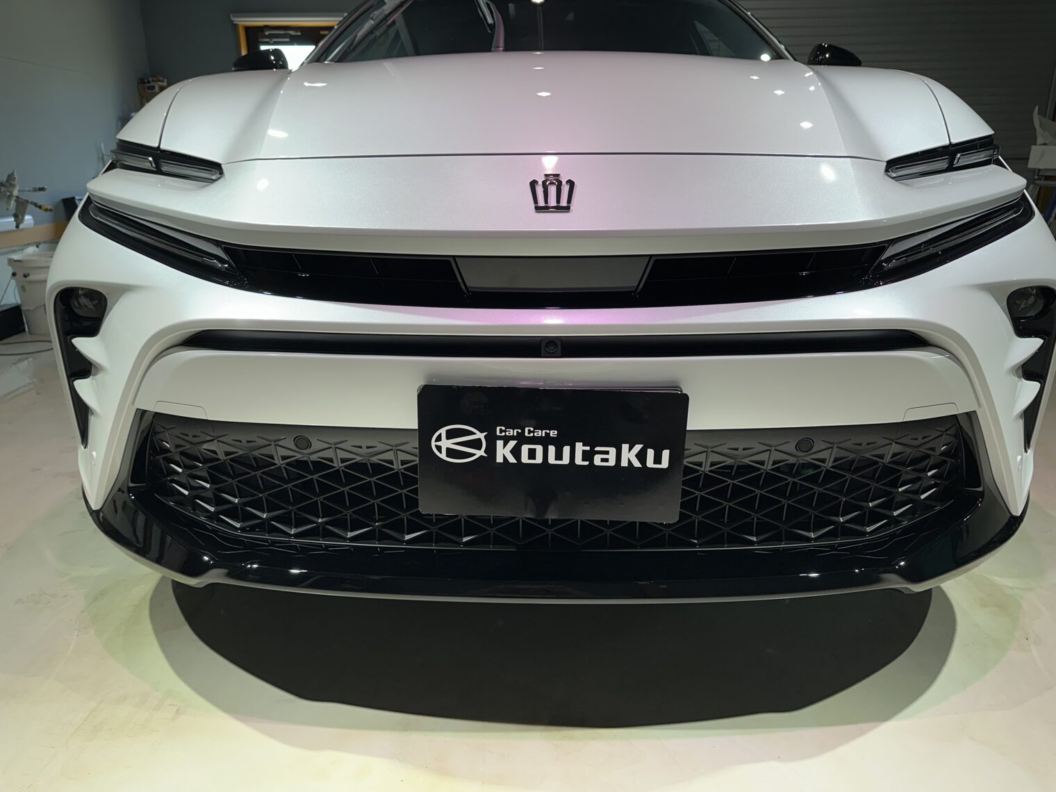 クラウンスポーツ鏡面磨き作業とセラミックコーティング施工事例　高岡市Ｋ様