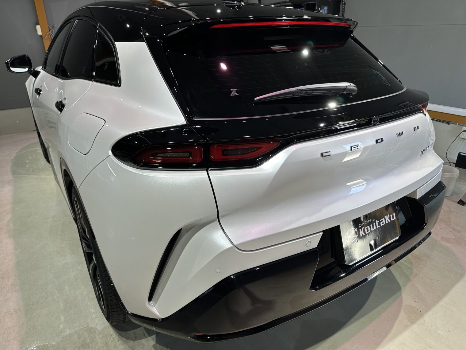 クラウンスポーツ鏡面磨き作業とセラミックコーティング施工事例　高岡市Ｋ様