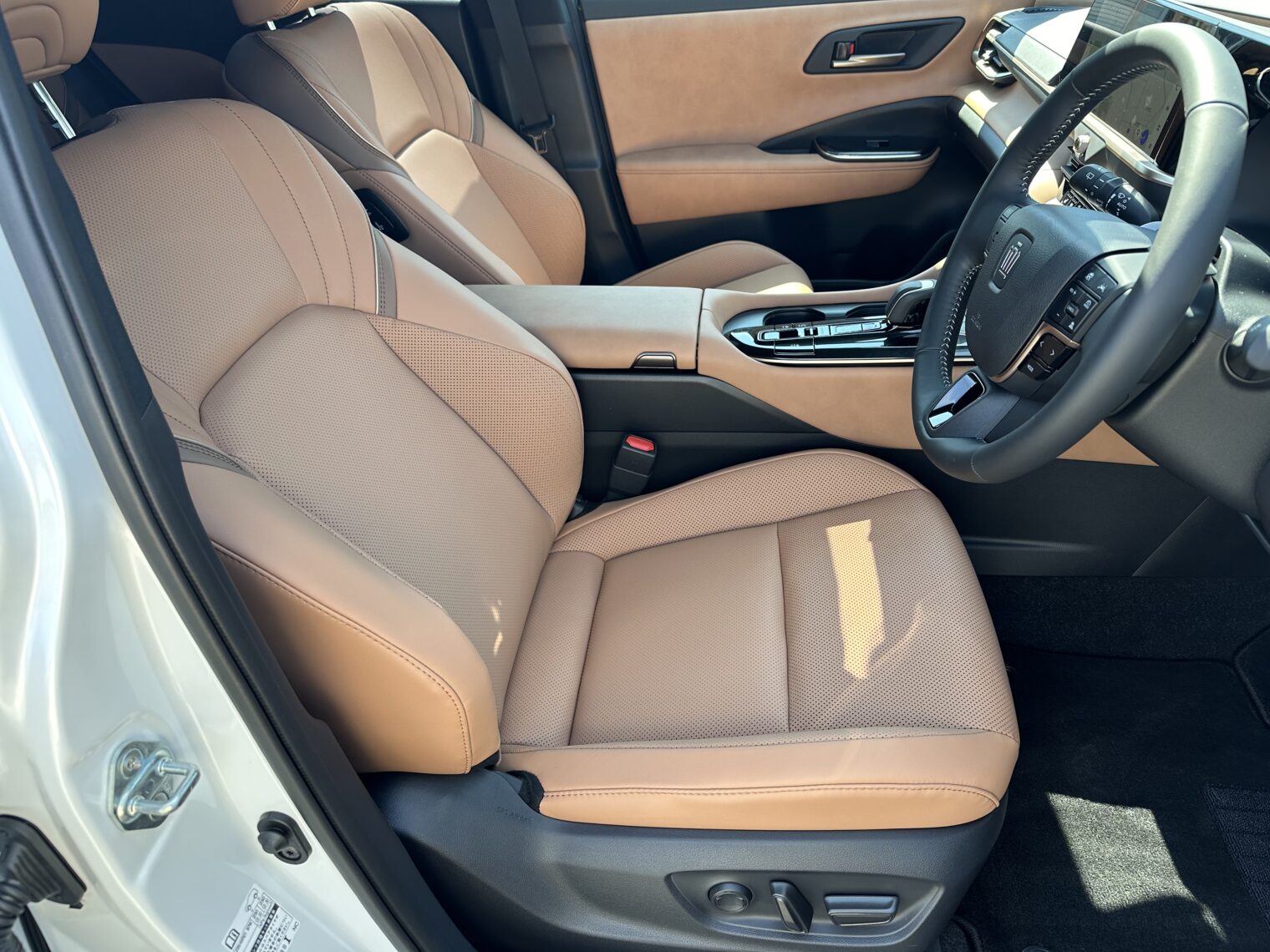 クラウンスポーツ鏡面磨き作業とセラミックコーティング施工事例　高岡市Ｋ様