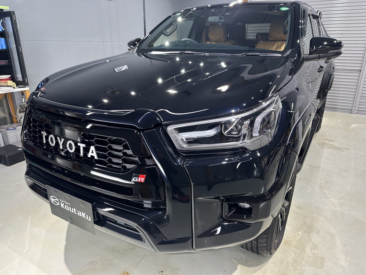 ハイラックス鏡面磨き作業・セラミックコーティング施工事例　魚津市Ｔ様