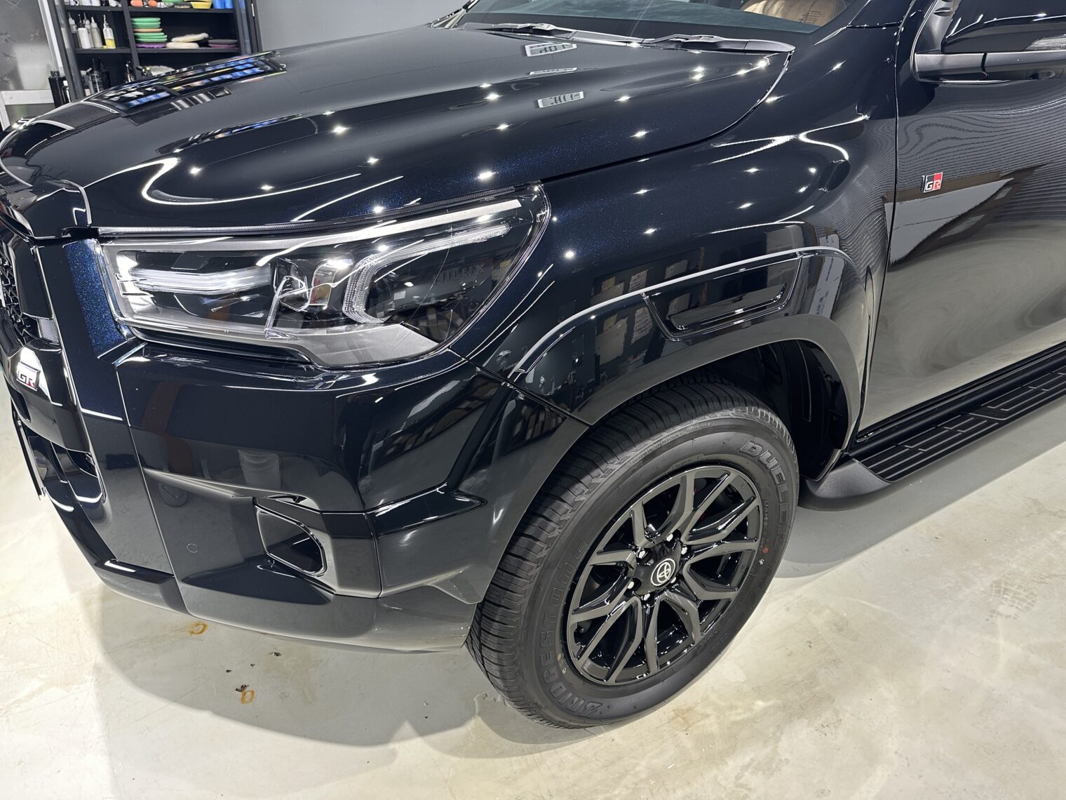 ハイラックス鏡面磨き作業・セラミックコーティング施工事例　魚津市Ｔ様