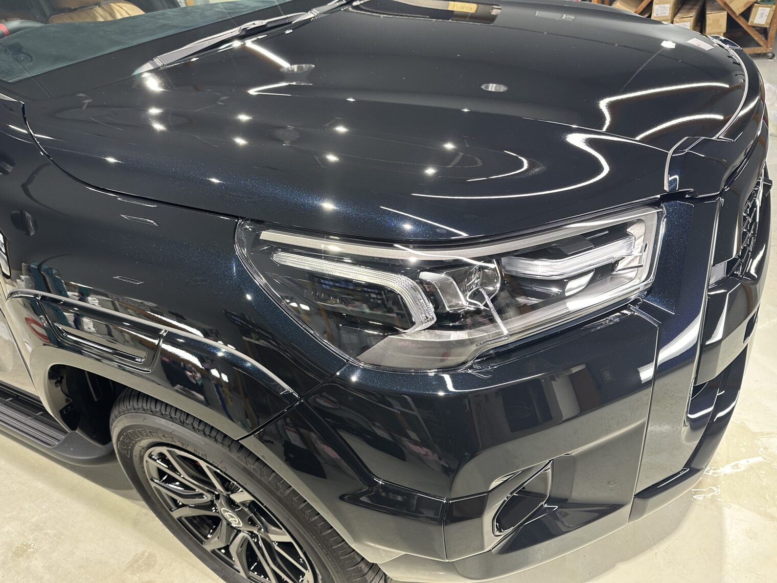 ハイラックス鏡面磨き作業・セラミックコーティング施工事例　魚津市Ｔ様