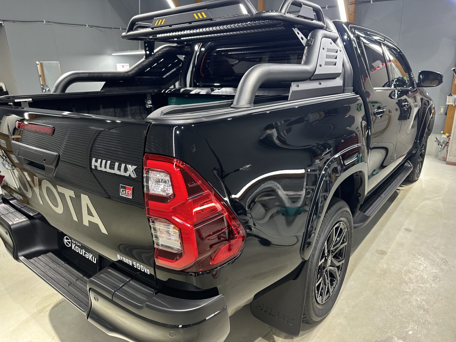 ハイラックス鏡面磨き作業・セラミックコーティング施工事例　魚津市Ｔ様