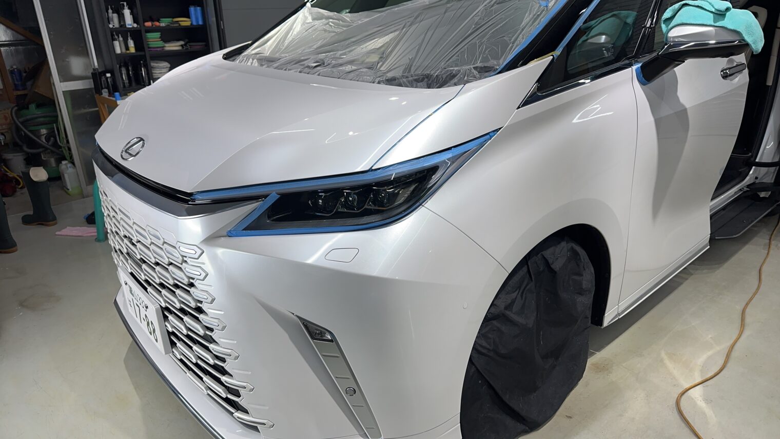 レクサス・LM５００ｈ鏡面磨き作業・セラミックコーティング施工事例　富山市Ｔ様