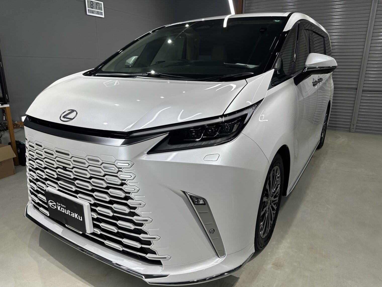 レクサス・LM５００ｈ鏡面磨き作業・セラミックコーティング施工事例　富山市Ｔ様